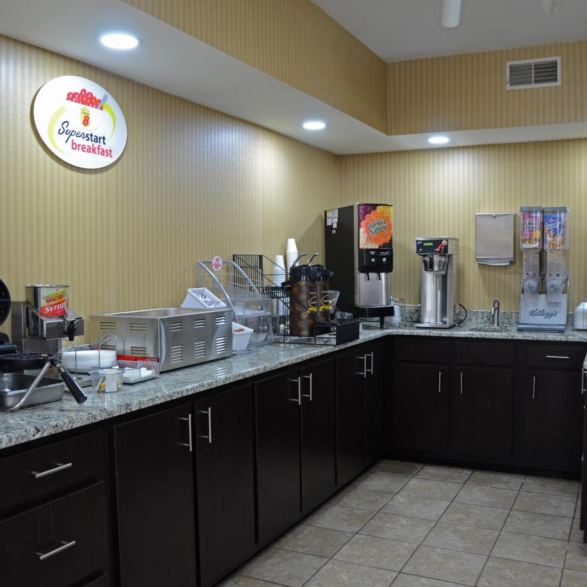 Super 8 by Wyndham Franklin Hwy 31 23/36