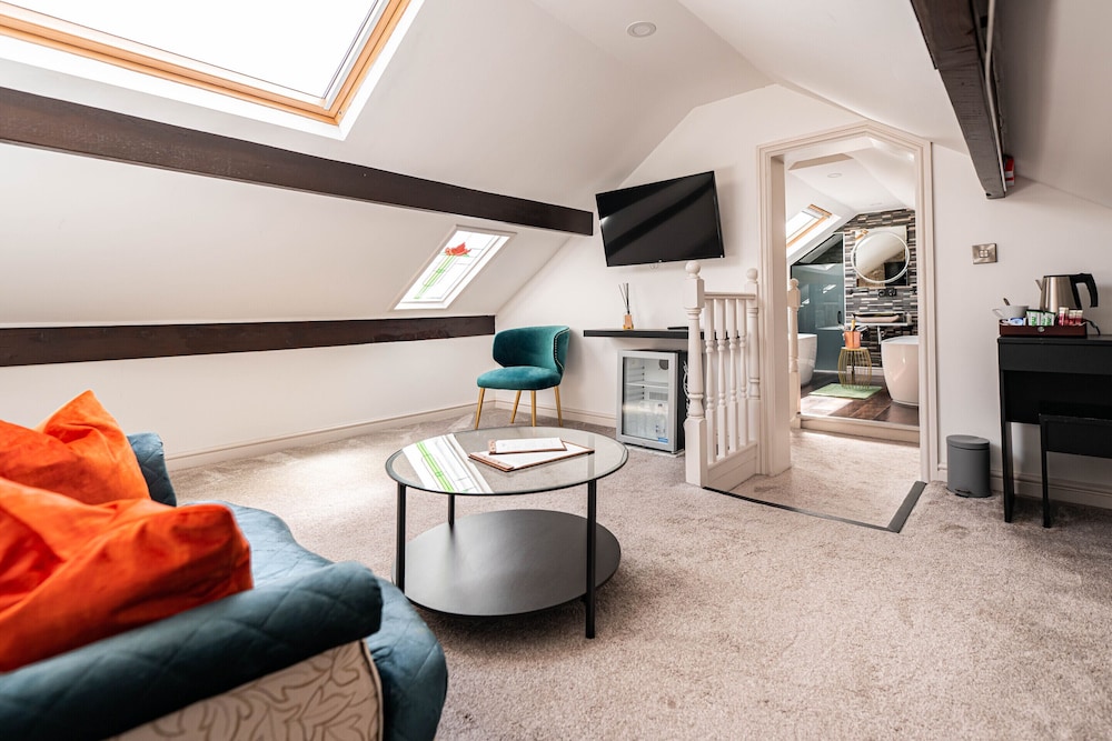 Peaky Blinders Accommodation & Bar 39/50