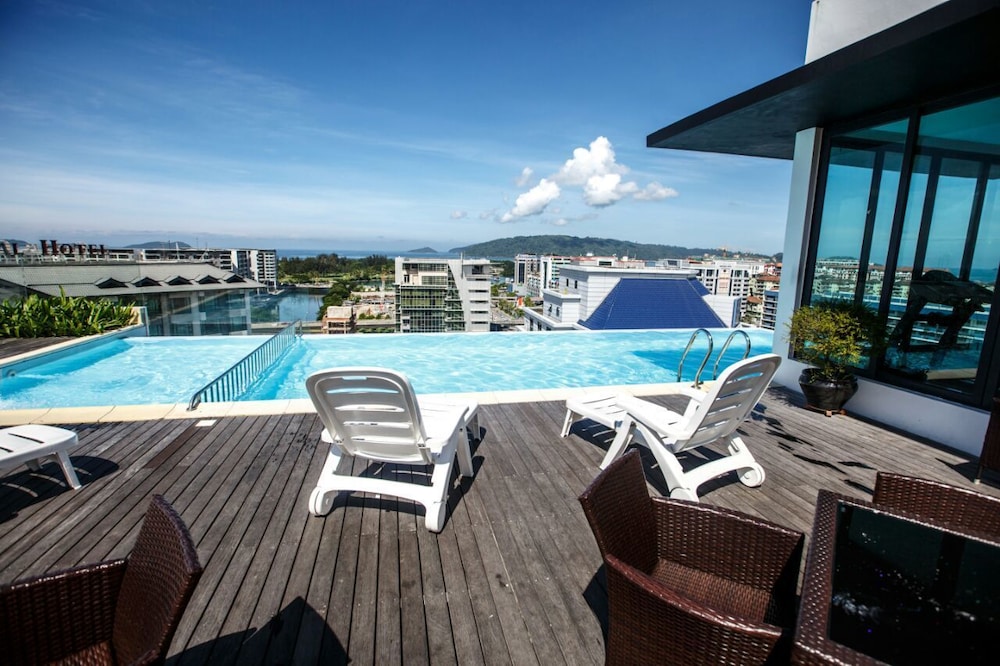 Marina Travellers Suite Sky Karamunsing photo5