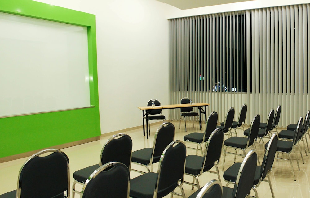 Pop! Hotel Kelapa Gading Jakarta 33/38