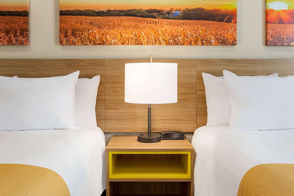 Days Inn & Suites by Wyndham Greater Tomball 21/61