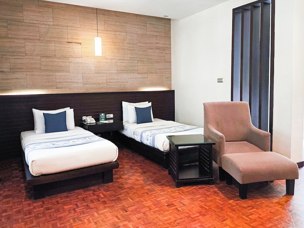 GRAND, DELUXE, TWIN BEDS