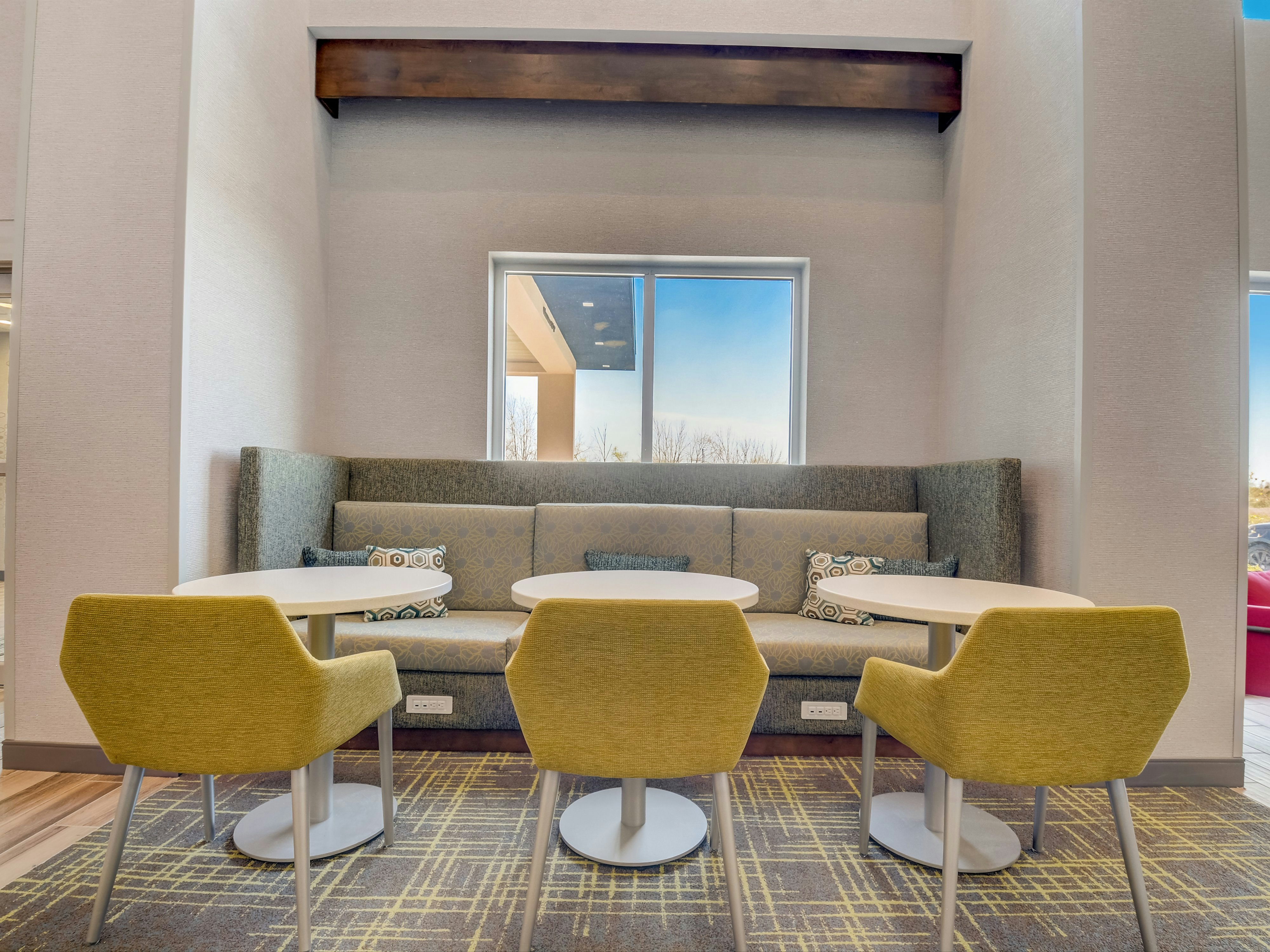 Hampton Inn and Suites Williamstown Ark Encounter 27/38