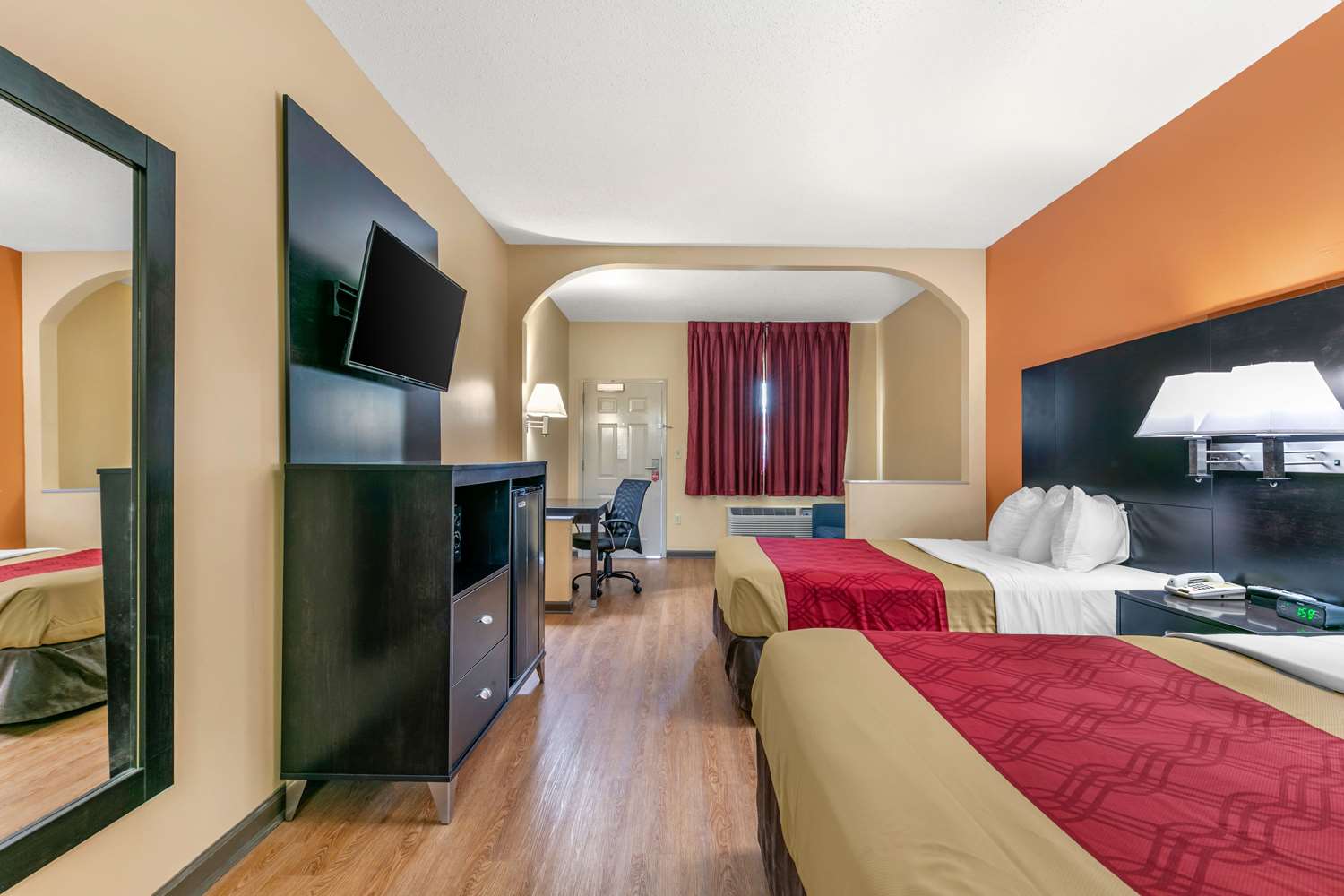 Econo Lodge Northport near University 8/36