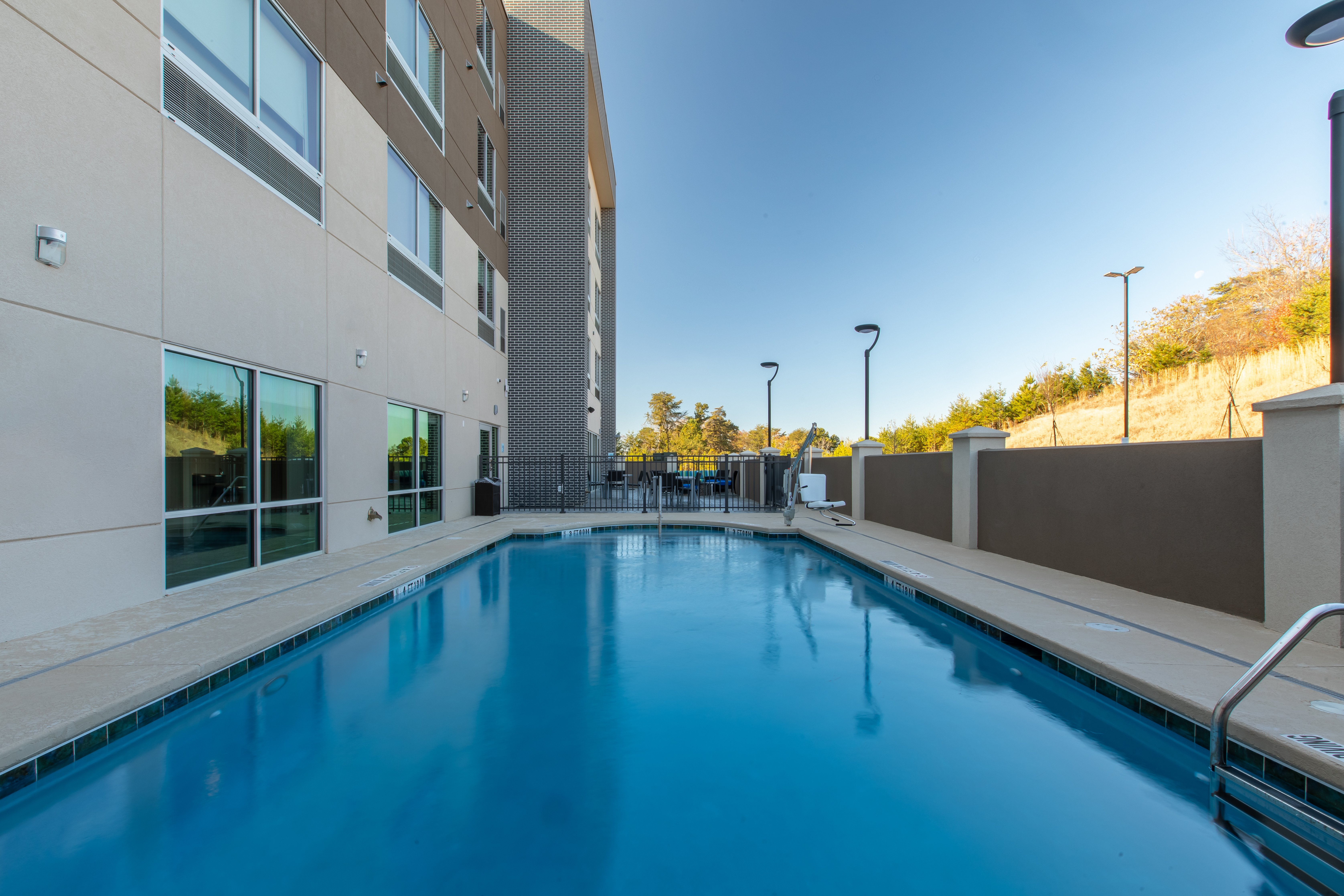 Holiday Inn Express Suites Gainesville Lake Lanier Area 5/59