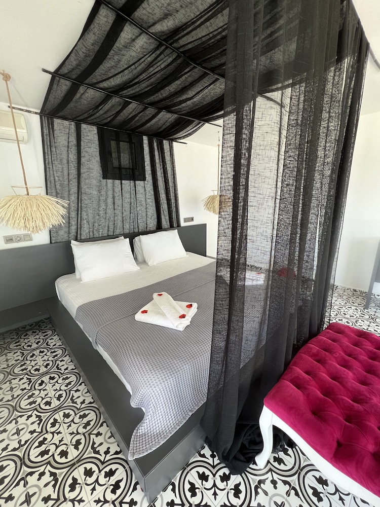 Suite, Sea View