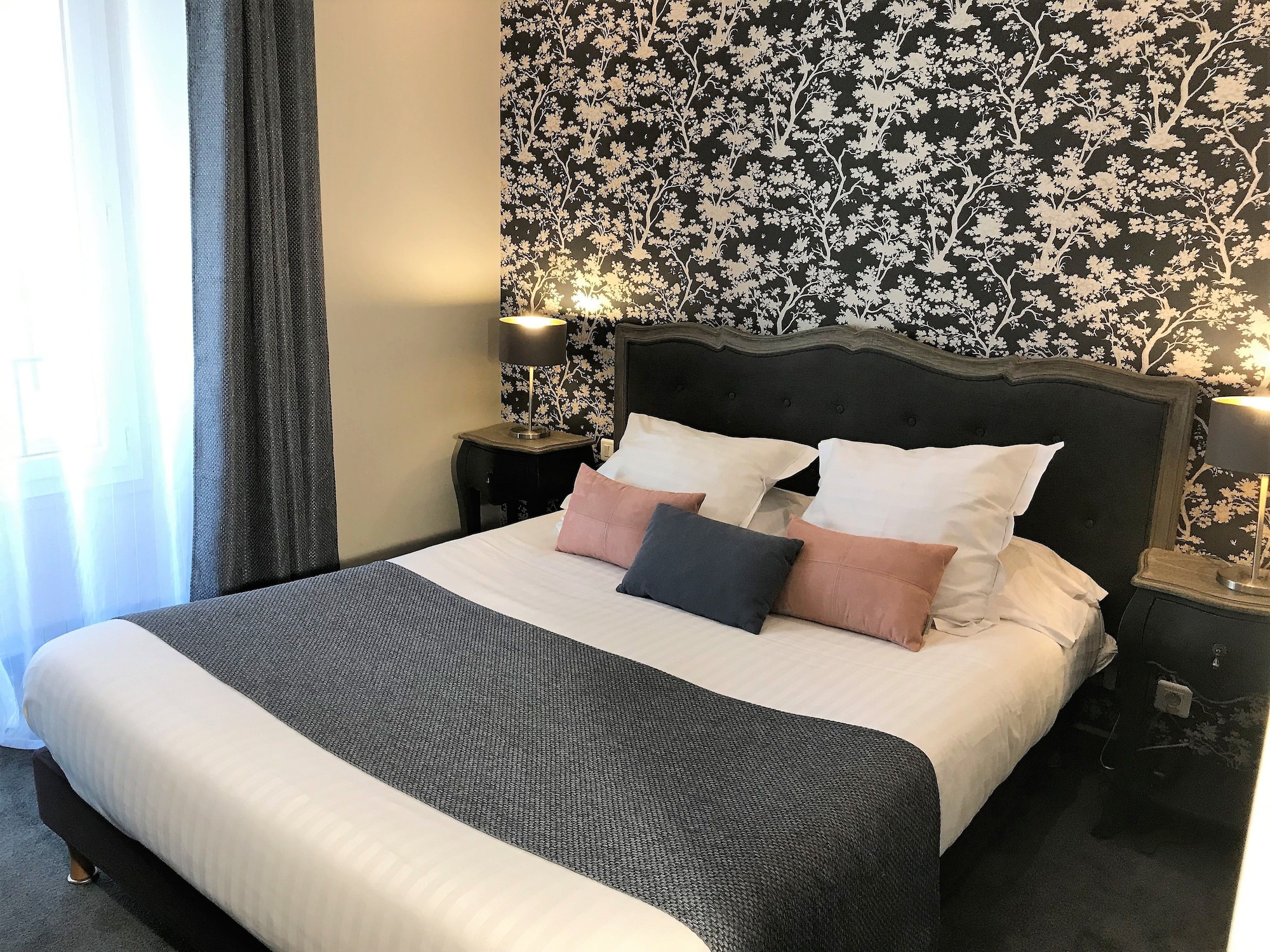 COMFORT, TWIN BEDS