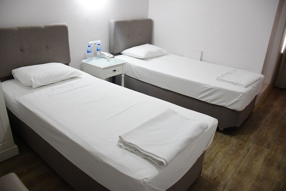 Burhaniye Merkez Otel 4/16