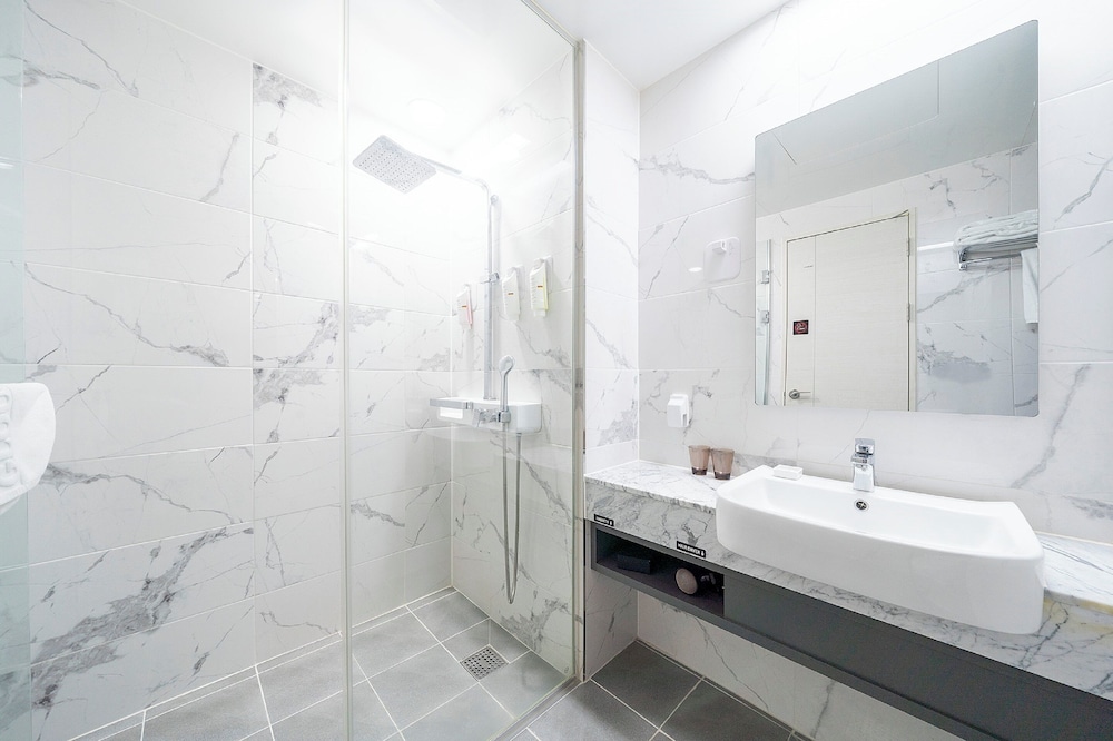Gloucester Hotel Cheongju 36/37