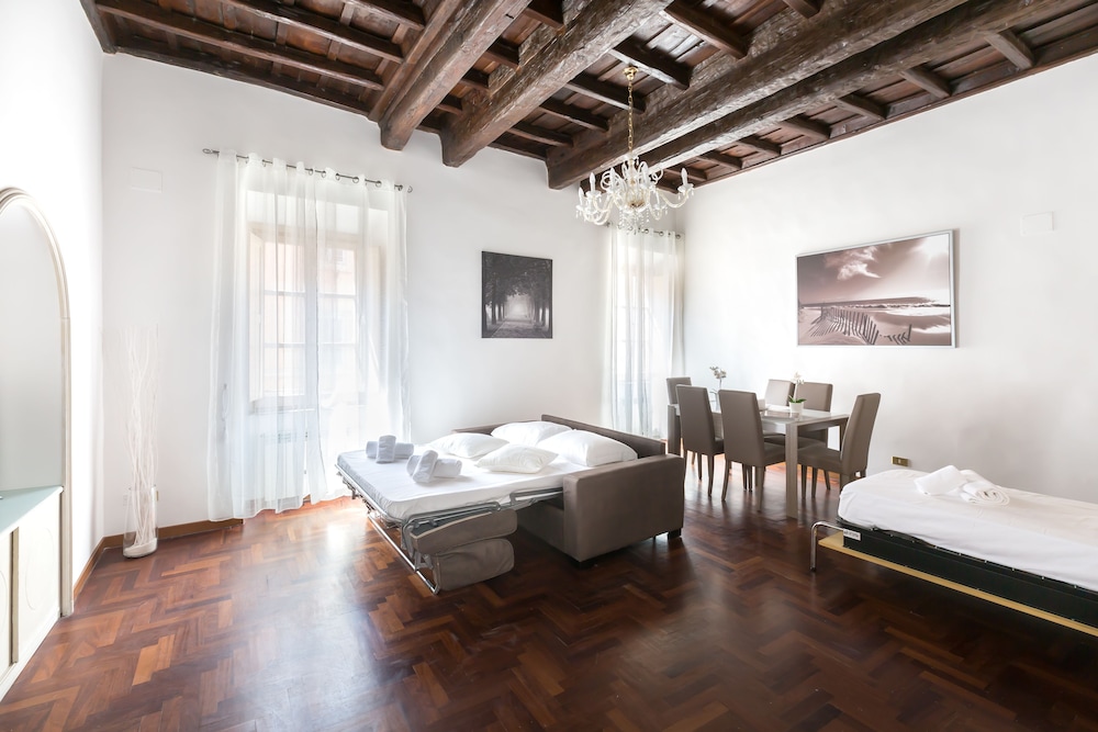 The Sistina Suite 7/46