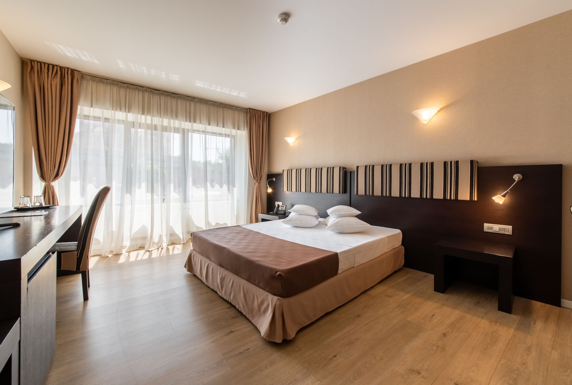 Suite, Jetted Tub