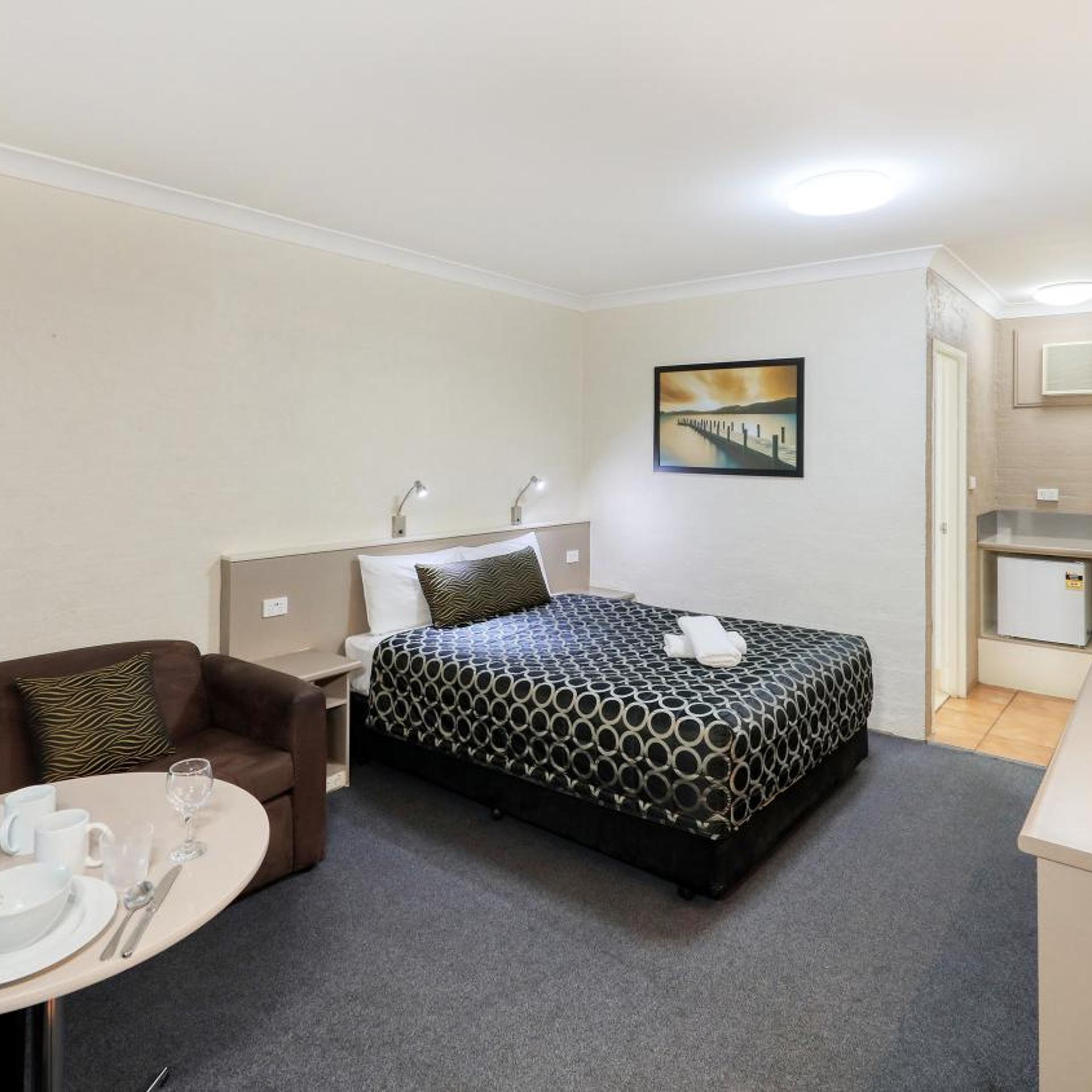 جناح تنفيذي، Sapphire City Motor Inn Inverell 4/8
