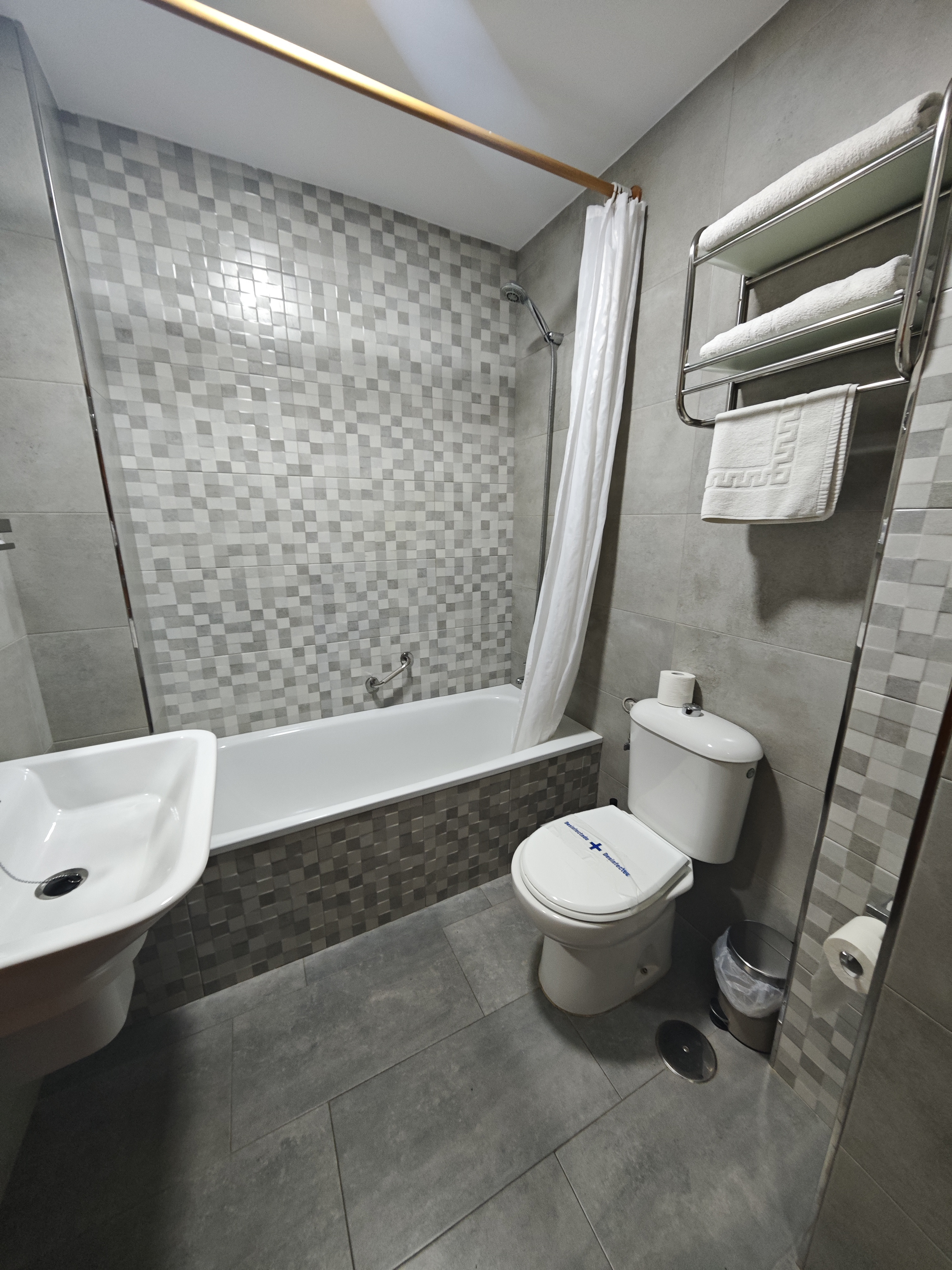غرفة قياسية بسرير مزدوج أو سريرين منفصلين، Hotel Miraya 6/8