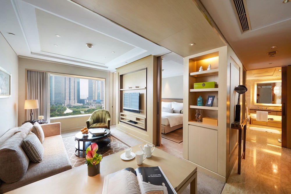 IFC Residence 25/32