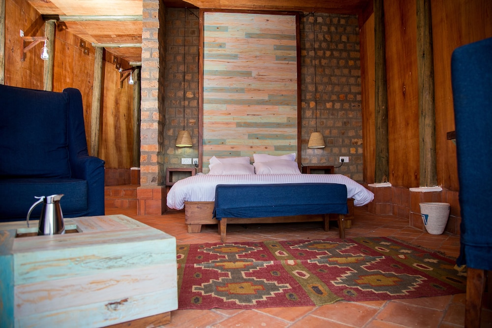 Buvi Lodge 10/50