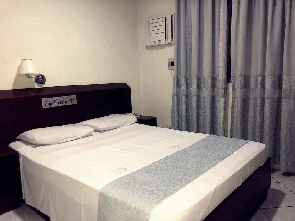 David Plaza Hotel 8/56