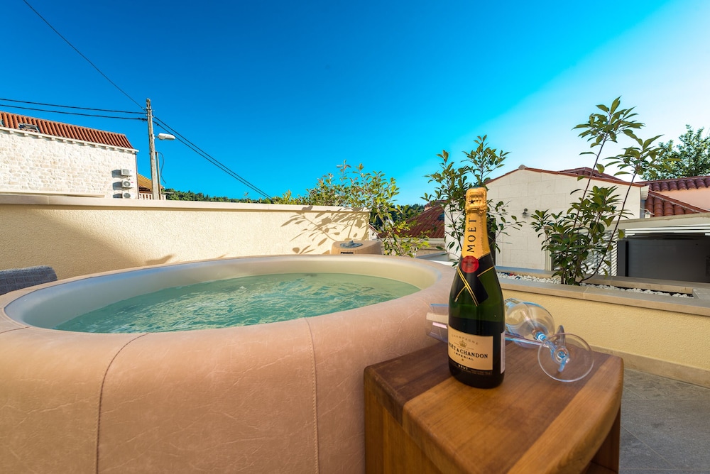 Casa Antika Suites 44/50
