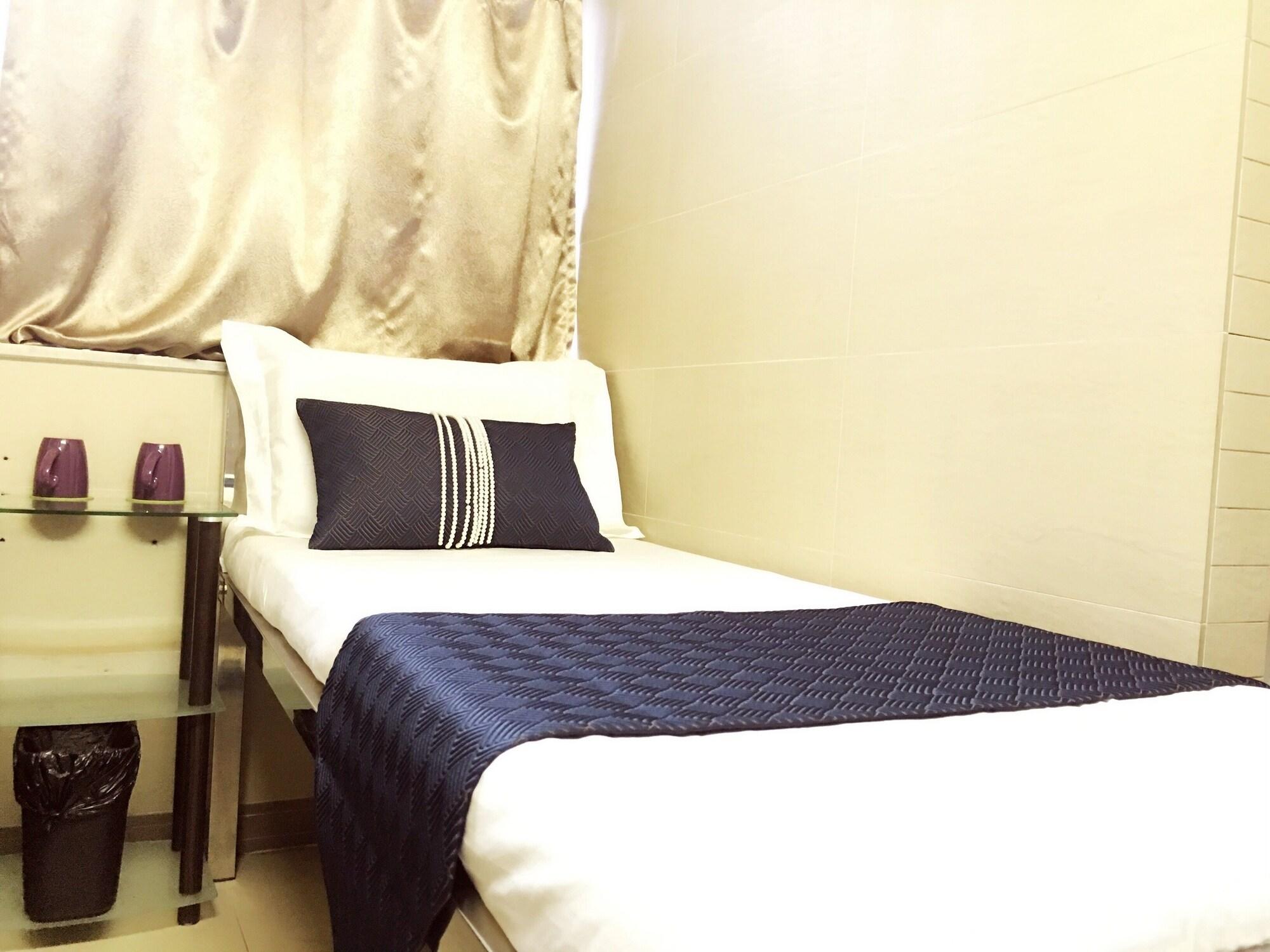 Paris Guest House 8/21