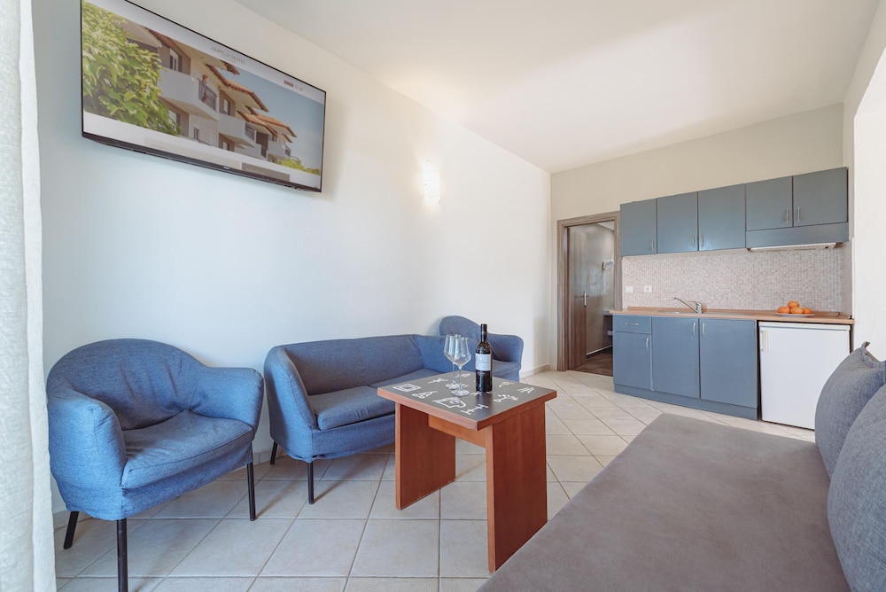 Ampelia Hotel Kassandra 30/50