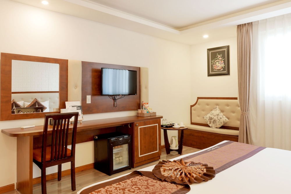 Paris Nha Trang Hotel & Apartment 42/72
