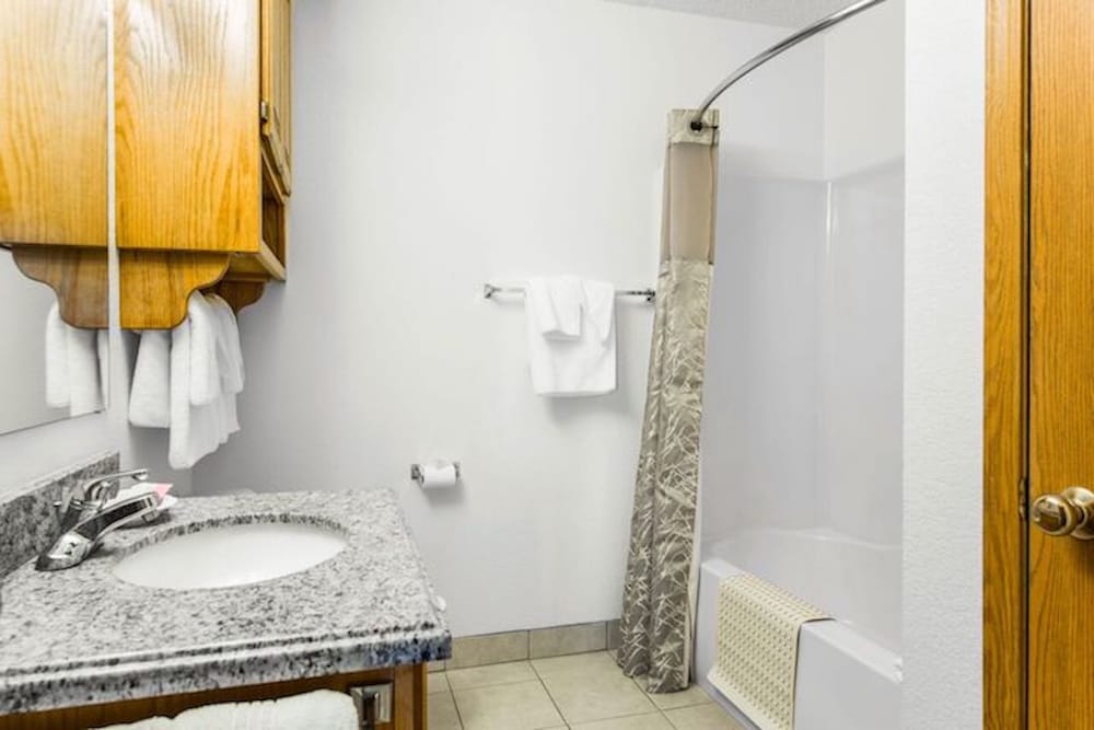 Bransons Best Motel 12/46