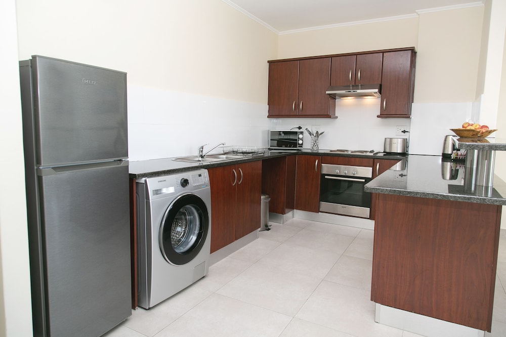 Cape Town City Accommodation the Island Club 55/69