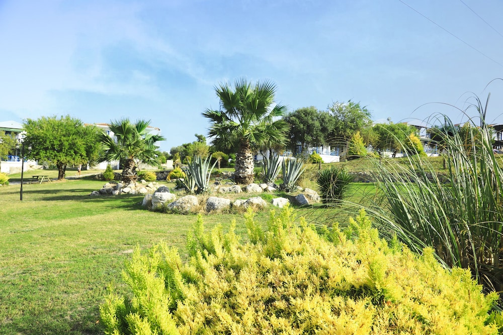 Akay Garden Family Club 37/48