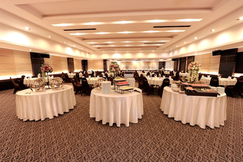 Holiday Garden Hotel And Resort 28/49