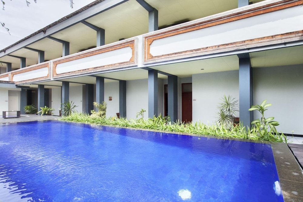 The Yani Hotel 50/57