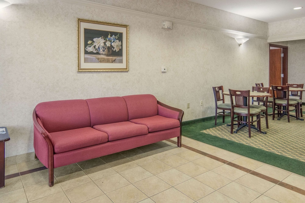Econo Lodge Weatherford 23/33