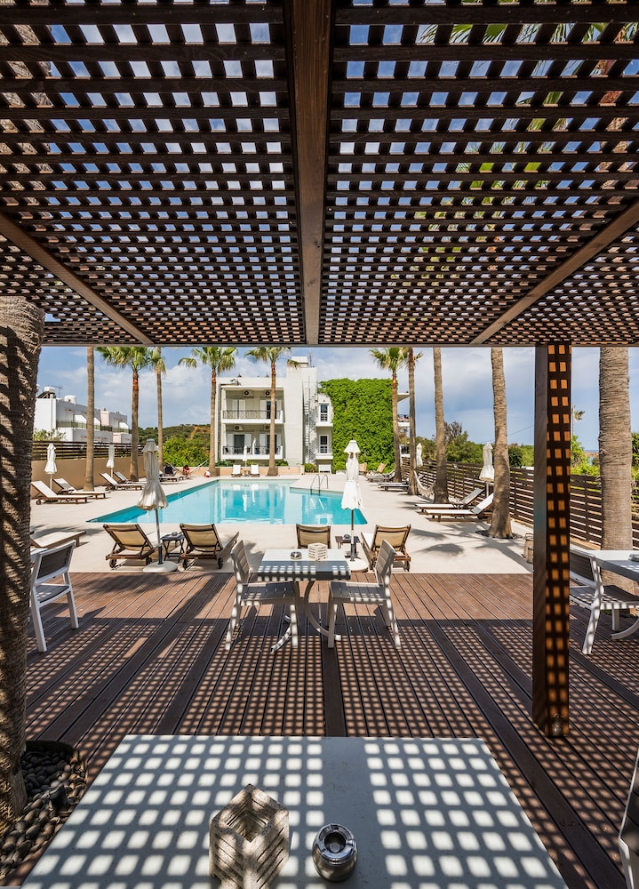 Sea View Hotel Apartments 26/50