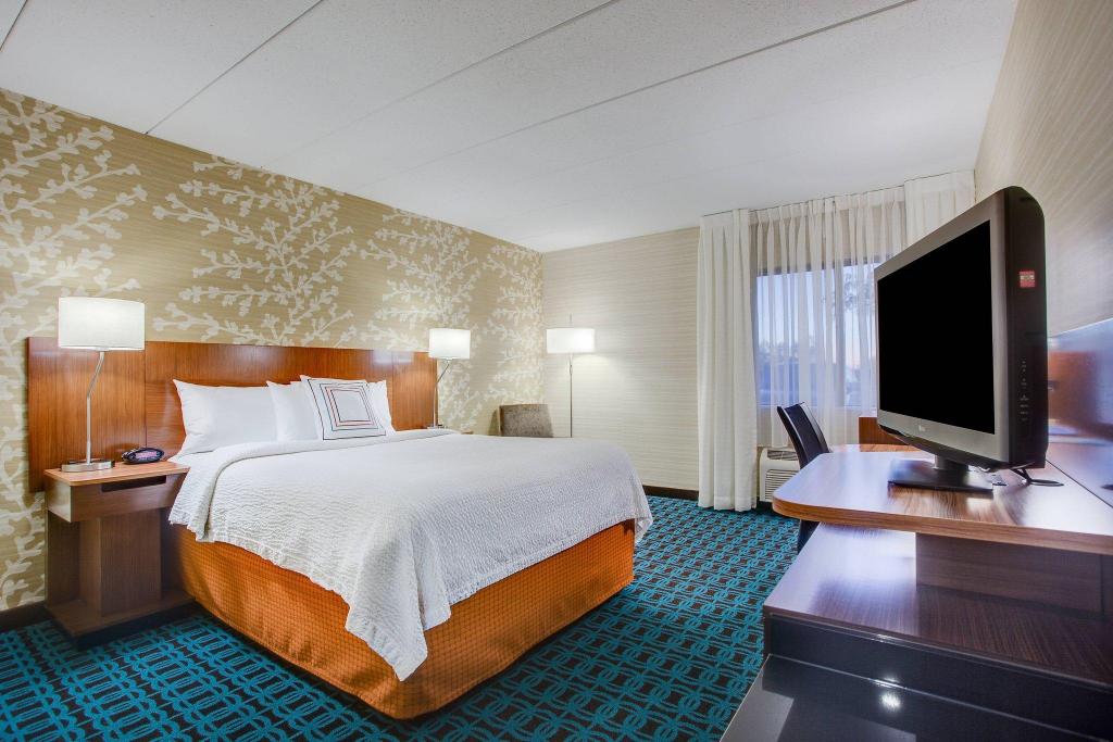 Room, Queen Bed, Bathtub, Accessible, FAIRFIELD INN BY MARRIOTT BURLINGTON WILLISTON 5/10