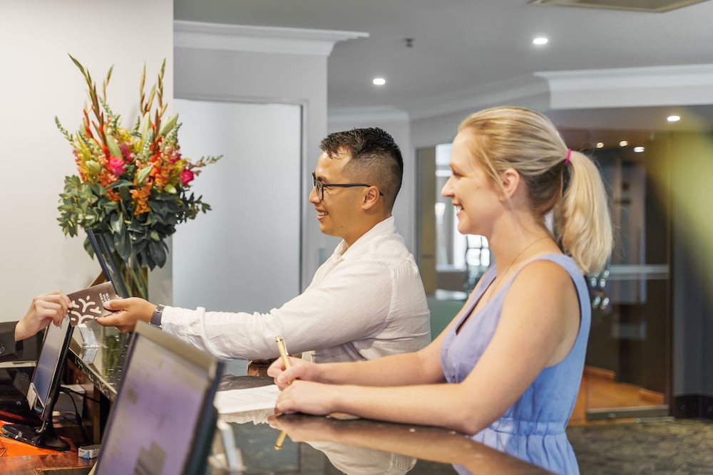 Parkside Hotel and Apartments 44/74
