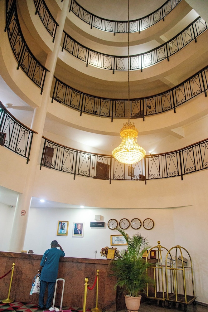 Denis Hotel 6/64