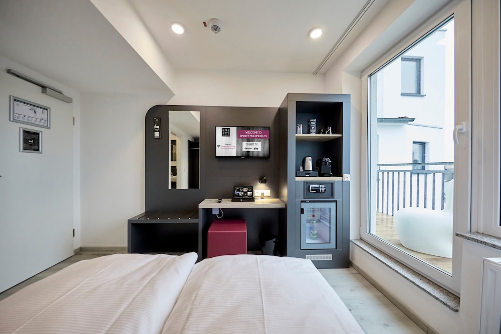 COMPACT, DOUBLE BED