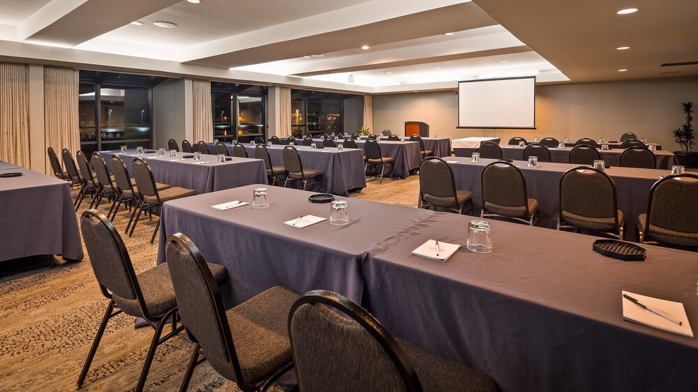 Executive Inn And Suites 40/51