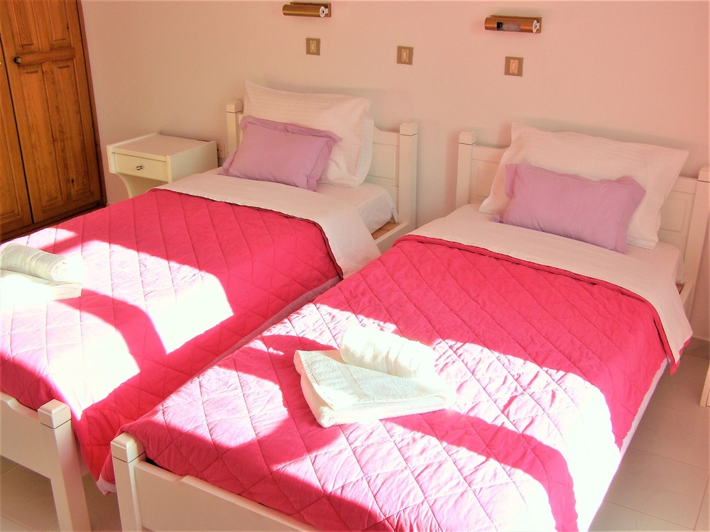 Elena Studios & Apartments 24/60