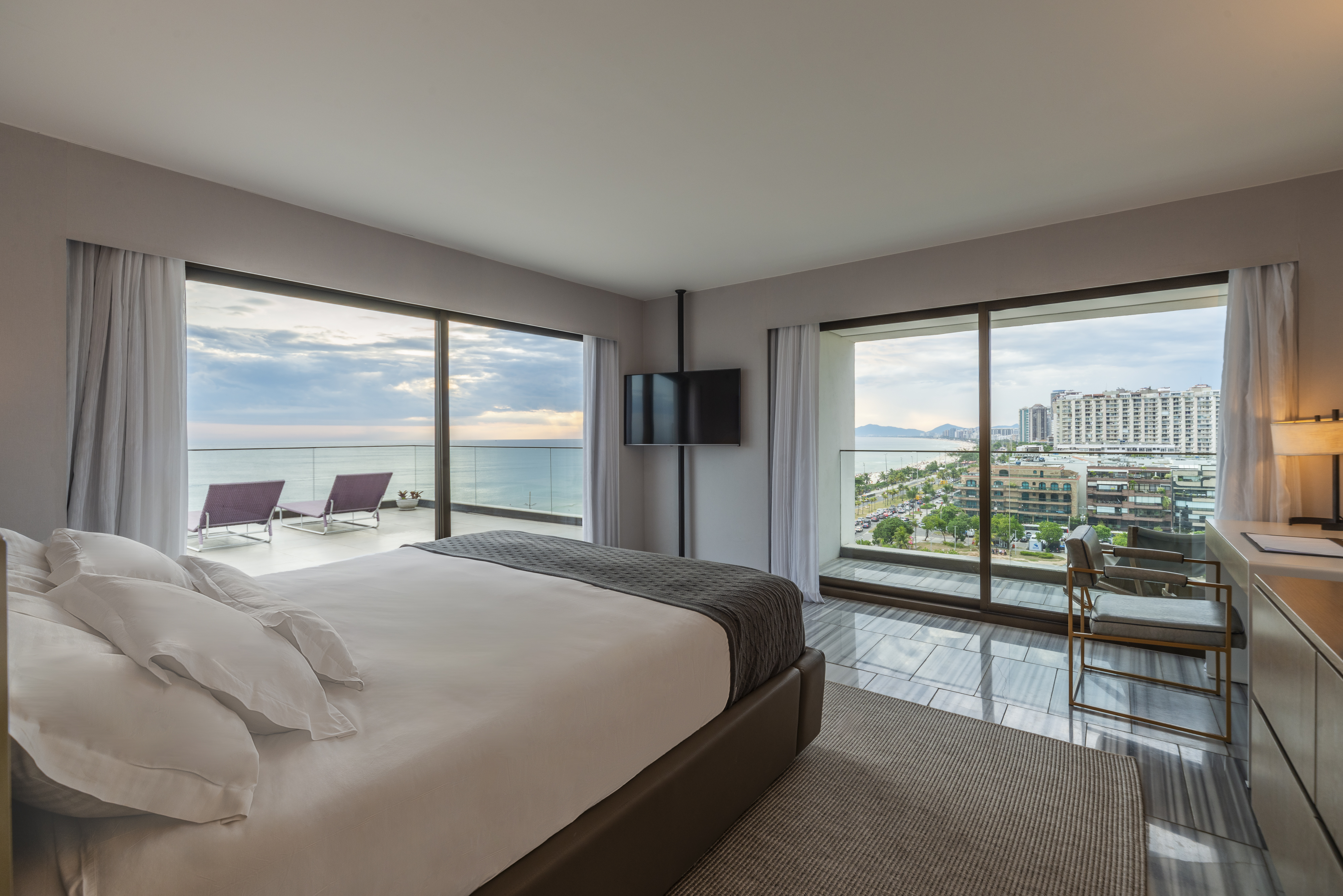 Master, Suite, Single, Sea Front, with Pool