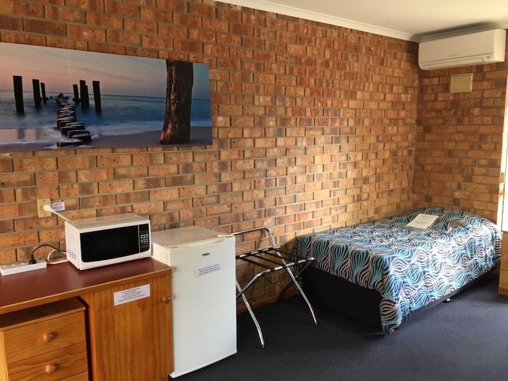 KADINA GATEWAY MOTOR INN 30/45