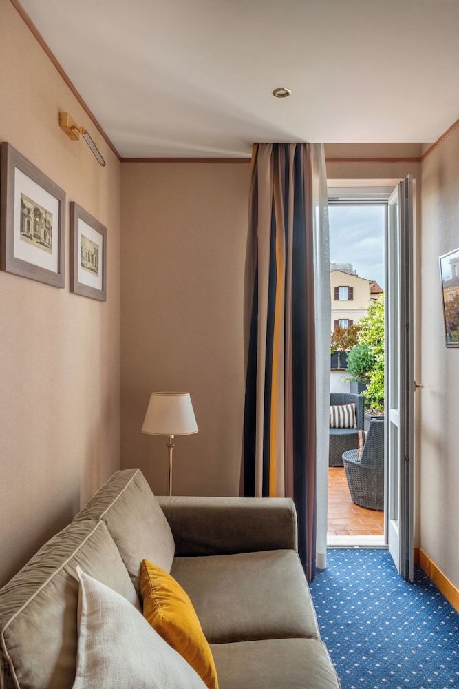 جناح جونيور بسرير كوين بشرفة، Diocleziano Hotel 5/10