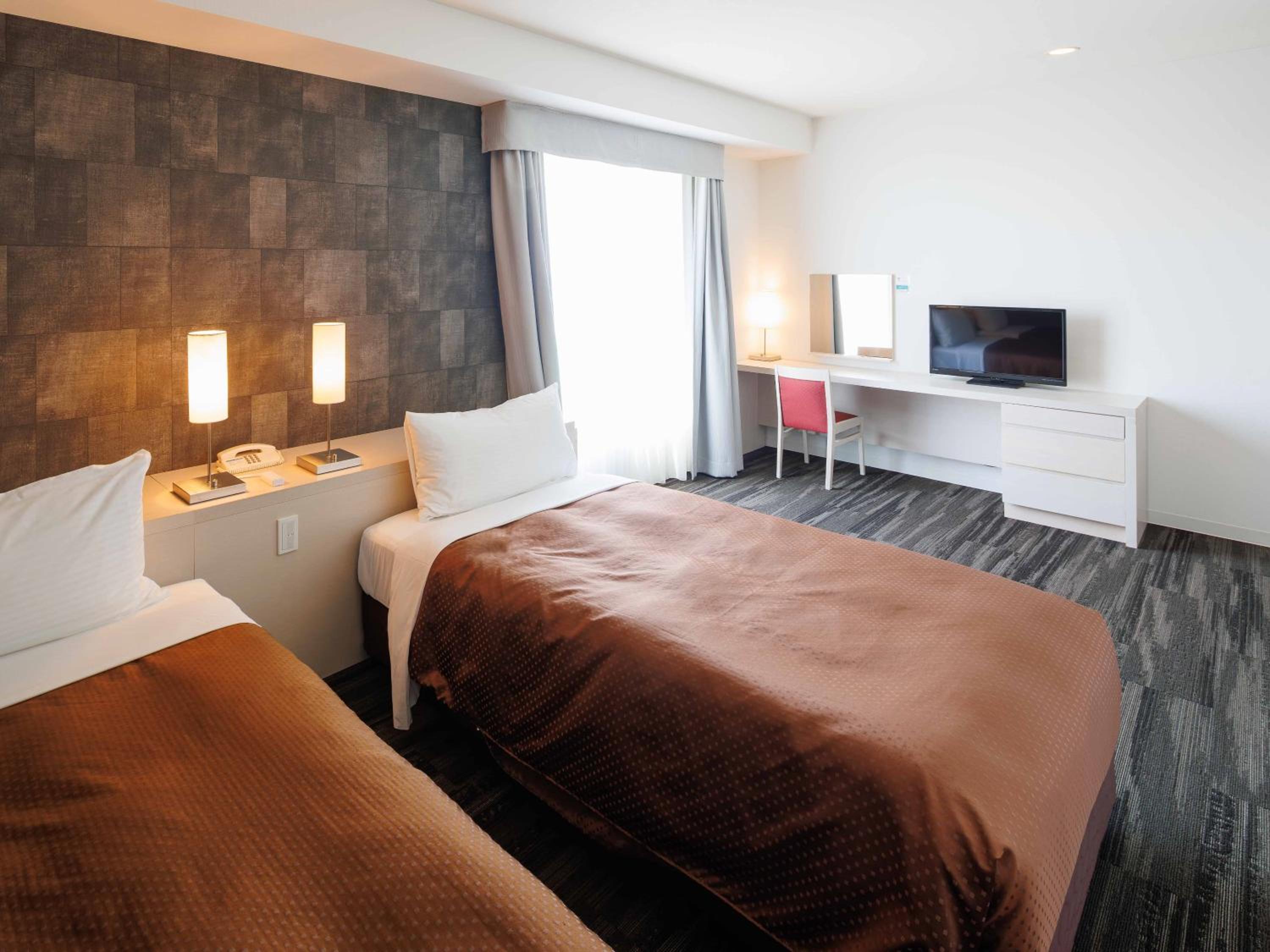 Theater, Twin Beds