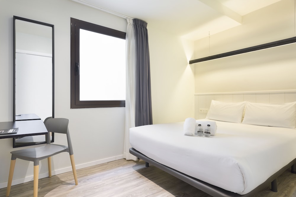 ROOM, DOUBLE BED