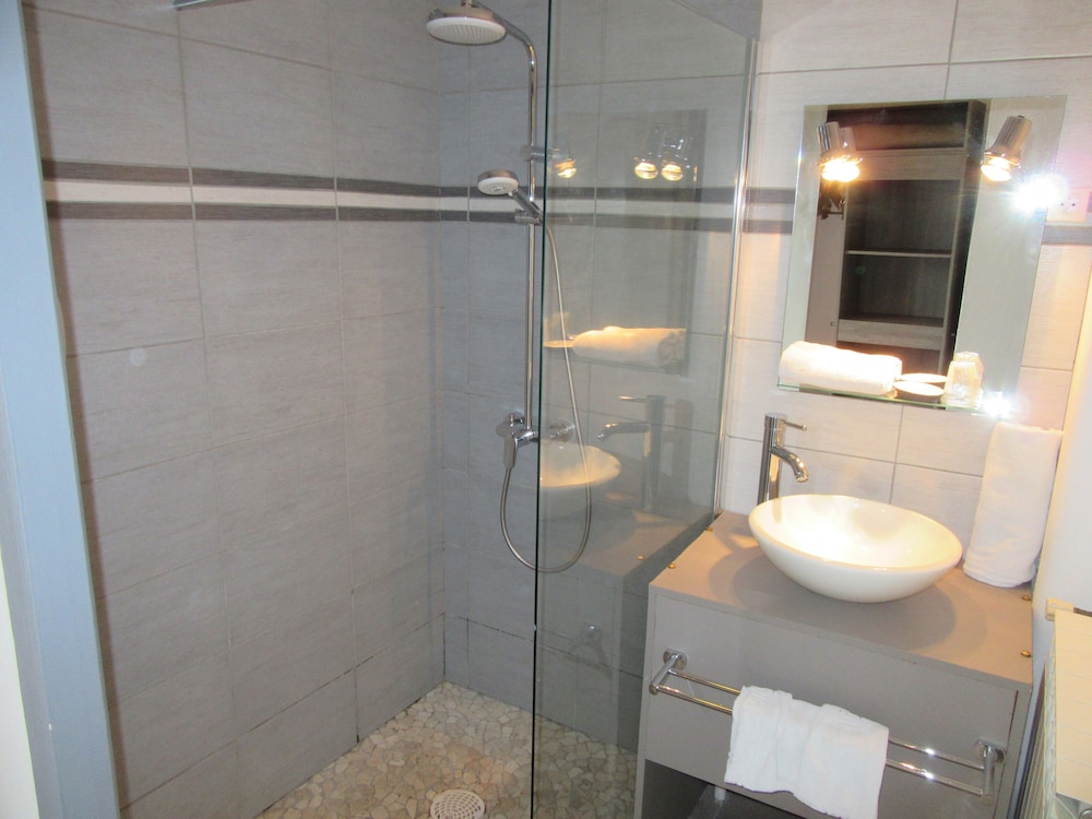 Sorti P Tit Dej Hotel Saintes 42/50