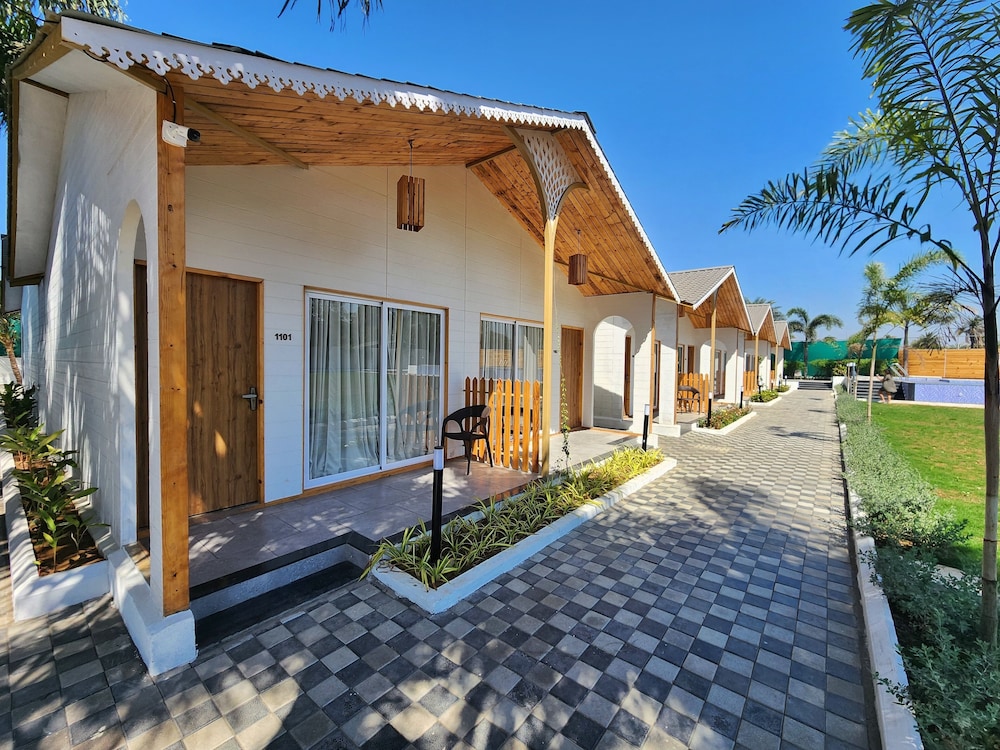 VITS Daman Devka Beach 40/47
