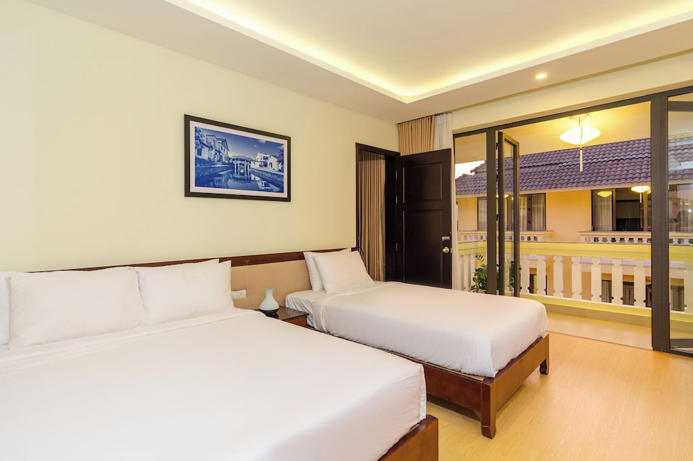 Deluxe, Triple, Pool View, Balcony