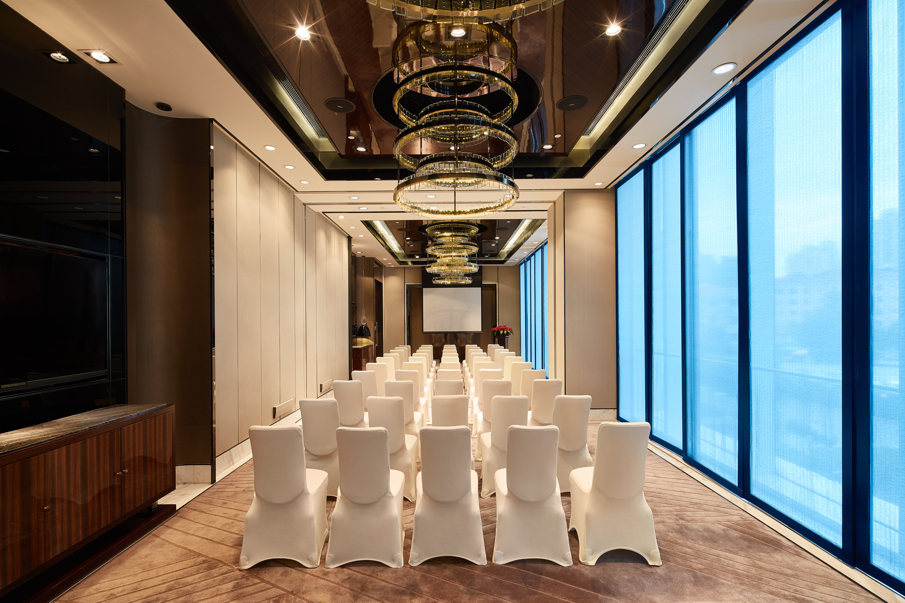 Regent Pudong Shanghai 75/84
