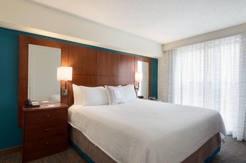 1 Bedroom, Residential, Suite, King Bed, Sofa, Allergy Friendly, Balcony