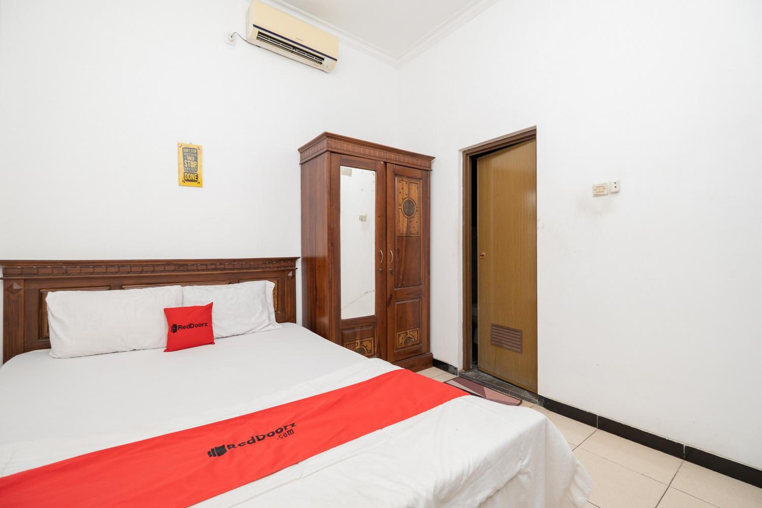 OYO Flagship 90524 Holistay Surabaya New 12/33