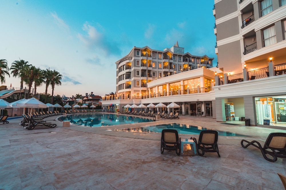 Royal Atlantis Beach 39/48