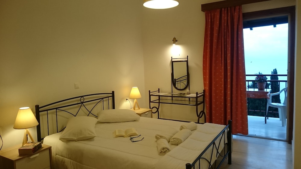 ARONIS APARTMENTS 35/58
